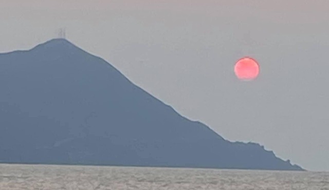 Cozy home in the middle of town! Great ocean view!