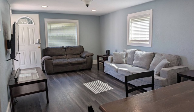 Cozy Home Near ASU & Greensborough Village