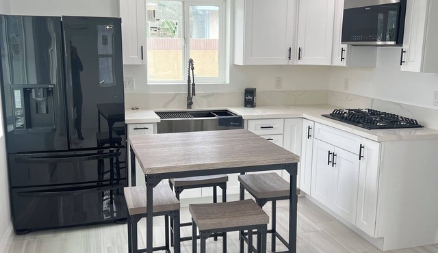 Cozy home near attractions, beaches, malls & major freeways 605, 91 and 105.