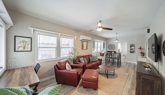 Cozy Home Near Downtown + Pet Friendly + Parking