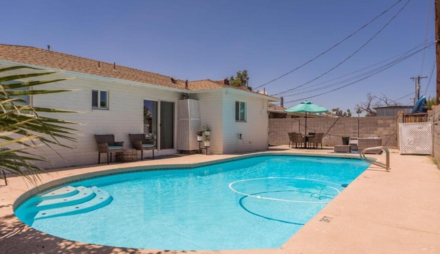 Cozy home near downtown Mesa Pool BBQ