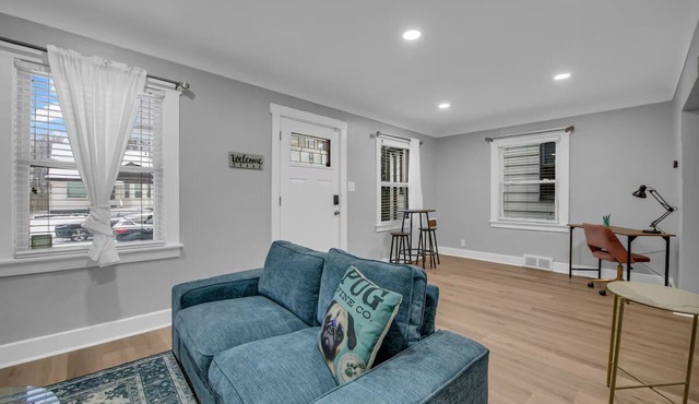 Cozy Home Near Ferndale, Royal Oak & Detroit!