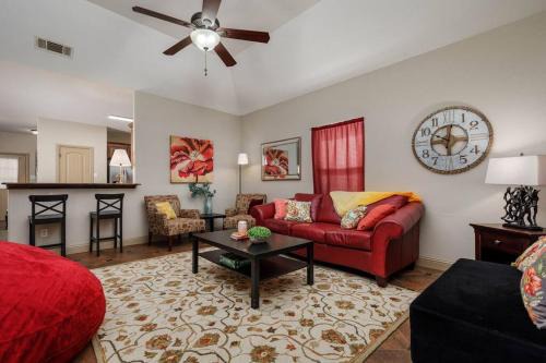 Cozy Home near Fort Worth Stockyards, Globe Life, AT&T by HomeStayPros