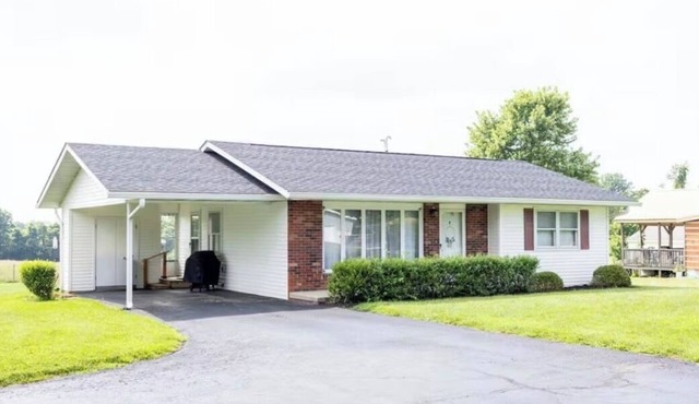 Cozy home near Indiana University Bloomington Indiana w/great view, clean, comfy
