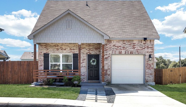 Cozy Home near Lackland AFB!