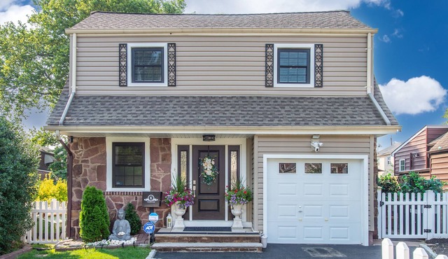 Cozy Home Near NYC, AD Mall, MetLife + Free Parking - 3bd - 2bth