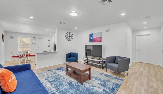 Cozy Home Near Tesla COTA + Austin Airport