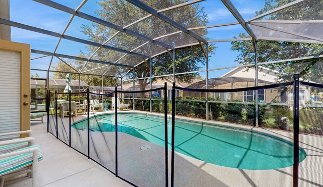 Cozy home near theme parks, WiFi, private pool & W/D, pool table