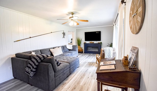 Cozy home, near Toccoa River, fishing/tubing with a washer/dryer-Dogs ok