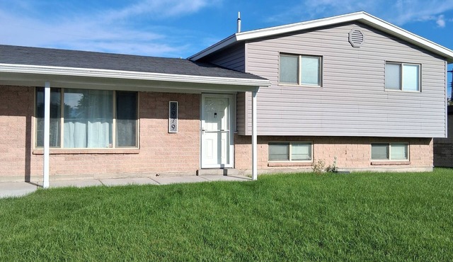 Cozy home near The Maverick Center in West Valley City!