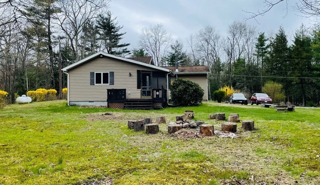 Cozy home near Woodstock/Saugerties. Pets welcome!