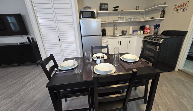 Cozy home on a quiet street minutes to downtown Kingston!