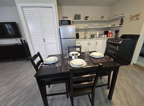 Cozy home on a quiet street minutes to DT Kingston