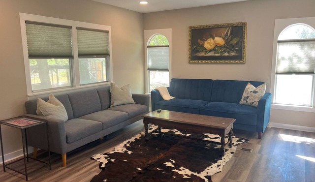 Cozy home on an animal filled wonderland in delightful Seguin with AC, WiFi
