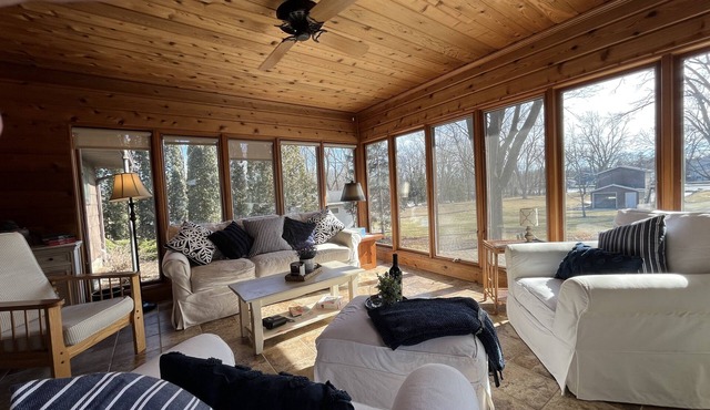 Cozy Home on Fox River w/Outdoor Living - 19 min to EAA, 50 min to Lambeau