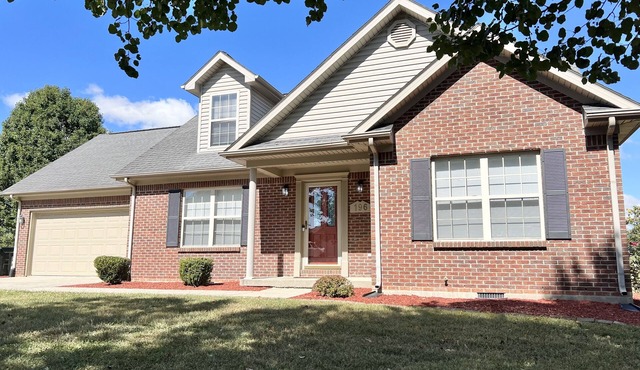 Cozy Home on Golf Course - 6 miles from I-75, Free WiFi