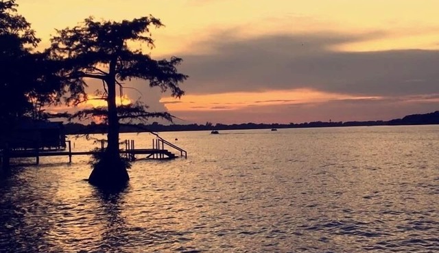 Cozy home on Lake St. John. Pet friendly. Perfect for families and hunters.