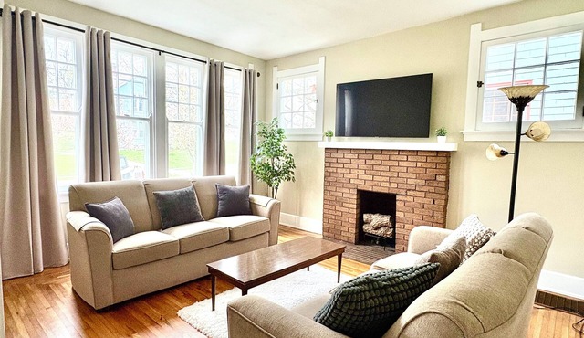 Cozy home on peaceful street in College Hill. Trails, park & tennis steps away.