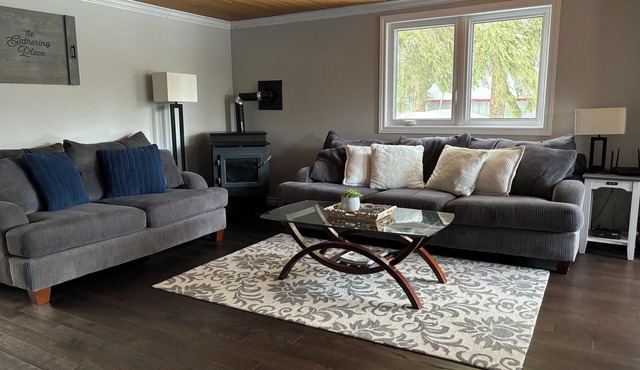 Cozy Home on Sturgeon Lake with Hot Tub