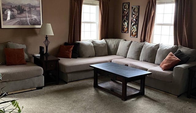 Cozy Home outside Independence City Limits! 3 beds and 2 baths. Close to all!