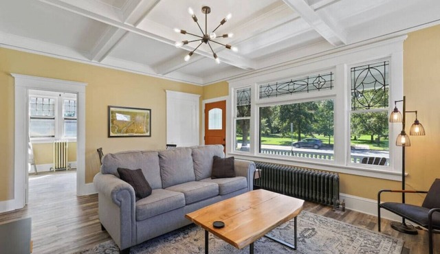 Cozy Home Overlooking Manito Park + Free parking!