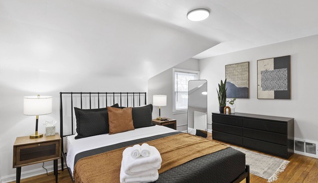 Cozy Home-Perfect for Boaters-Near Detroit River