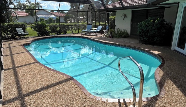 Cozy home, pet friendly, private pool & close to beach. Minimum 60 days