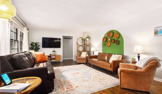 Cozy Home Sleeps 10 Walk to FIFA Fan Fest Shuttle!