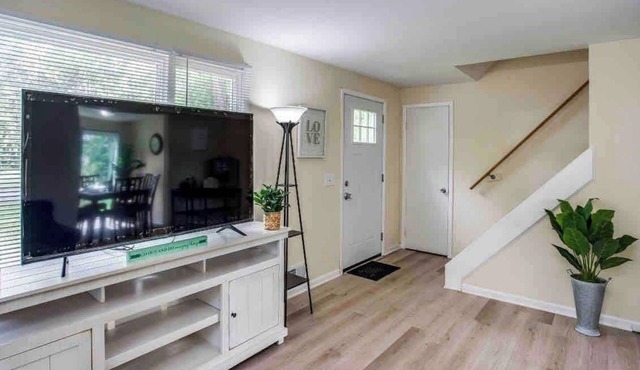 ~Cozy Home~ Steps to RIT by UofR/Airport/DWTN w/AC