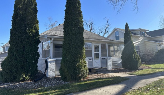 Cozy home that is family-friendly or great for nights with friends