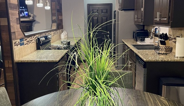 Cozy home w/6 person hot tub, outdoor oasis, and close to everything