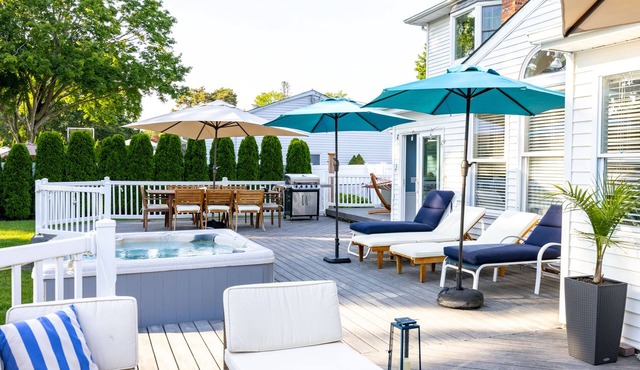 Cozy home w/heated pool, hot-tub & ping-pong in Bellport Village