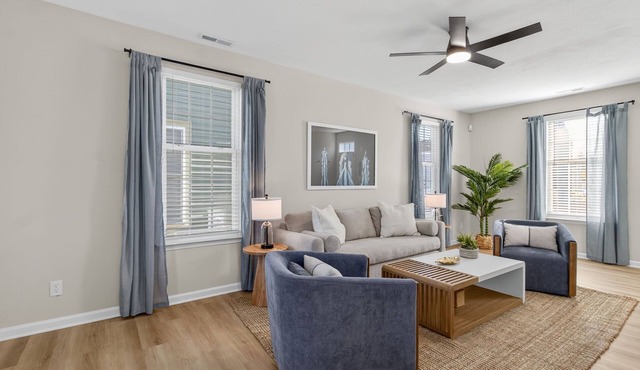 Cozy home w/king suite & yard near Riverwalk