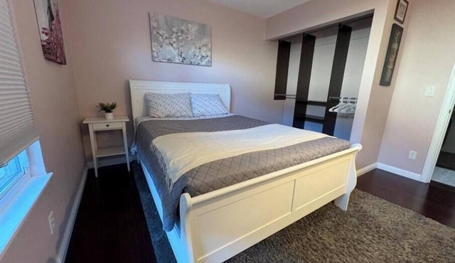 Cozy home w/pool near Sacramento State and 15 minutes to downtown