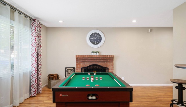 Cozy home w/pool table-Family getaway