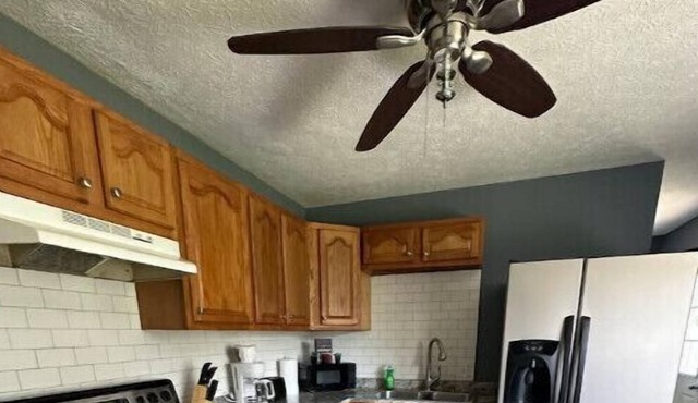 Cozy home with a central location! 5 mile-12 minutes to Purdue