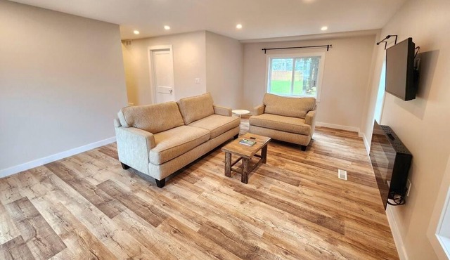 Cozy home with a fireplace in the living room, 25 minutes from Winnipeg!