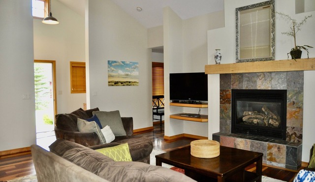 Cozy Home with air conditioning and a Teton View!