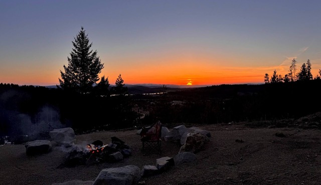 Cozy home with amazing views, close to Discovery Ski Area.nnPet Friendlyn