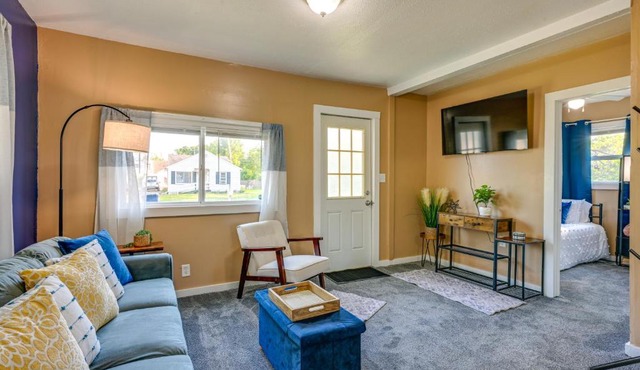 Cozy Home with Backyard about 3 Mi to Downtown Saginaw!