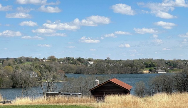 Cozy home with beautiful LAKE VIEW!