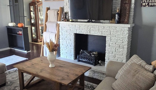 Cozy Home with Big Porch near Downtown and Zoo