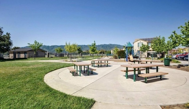 Cozy Home With Cal-King Bed