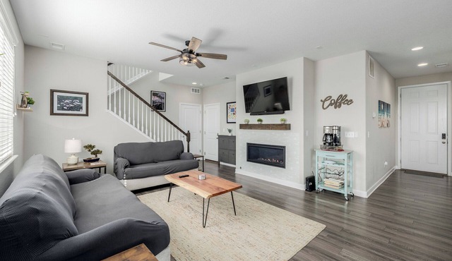 Cozy Home with Fireplace, Hot Tub, and Game Room 15-20 mins to Downtown