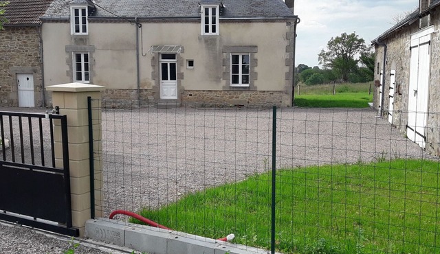 Cozy Home with Garden, Near Lake & Amenities, Incl. Linens & Cleaning, Pet-Friendly