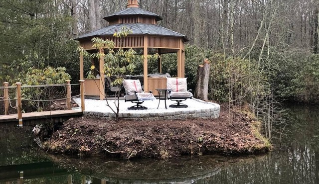 Cozy home with hot tub and pool, which has incredible fire pit table.