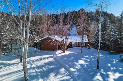 Cozy Home with Hot Tub 7 Mi to Pagosa Hot Springs
