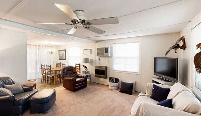 Cozy home with lake views and screened patio - come enjoy the outdoors!