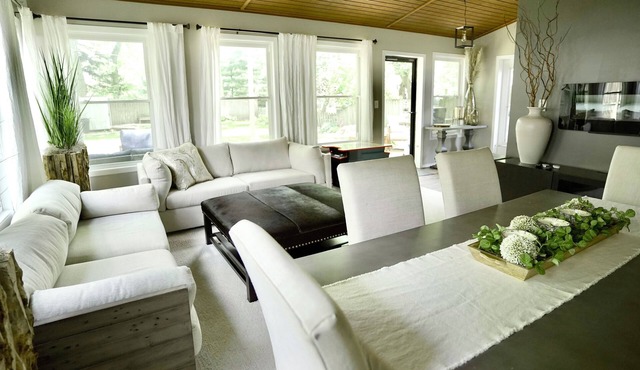 Cozy Home with LOTS of space- Less than 1 mile to ISU & IWU, 5 miles to airport