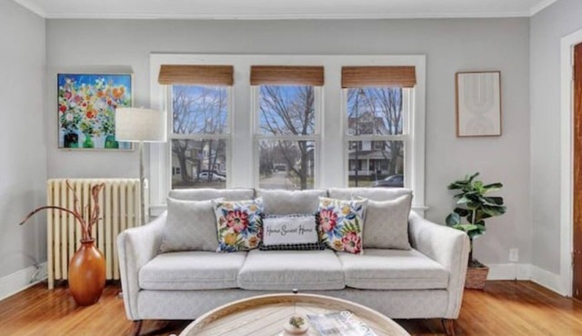 Cozy home with office walking distance to beach